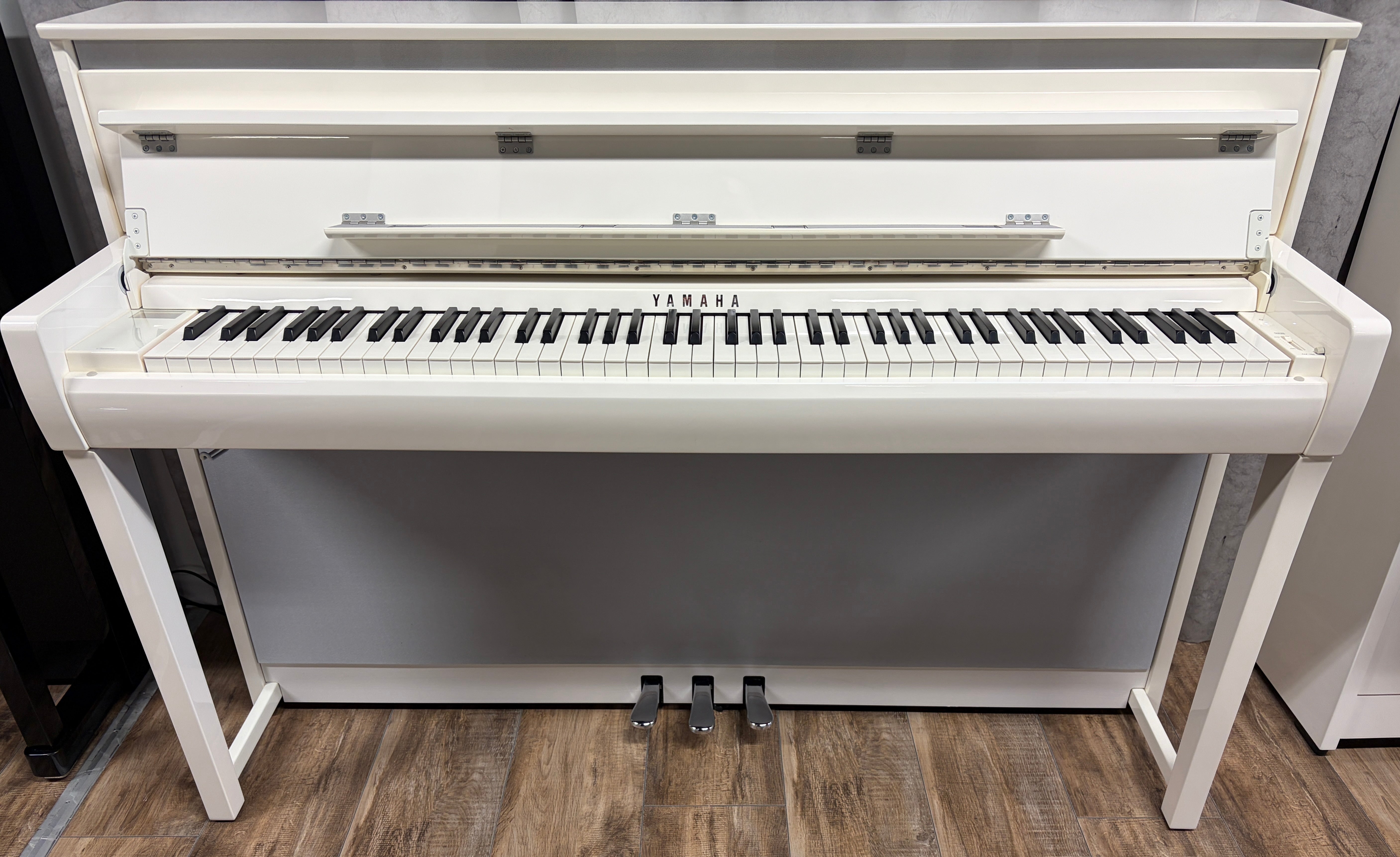YAMAHA Clavinova CLP-785 PWH weiss hochglanzpoliert Digitalpiano Occasion