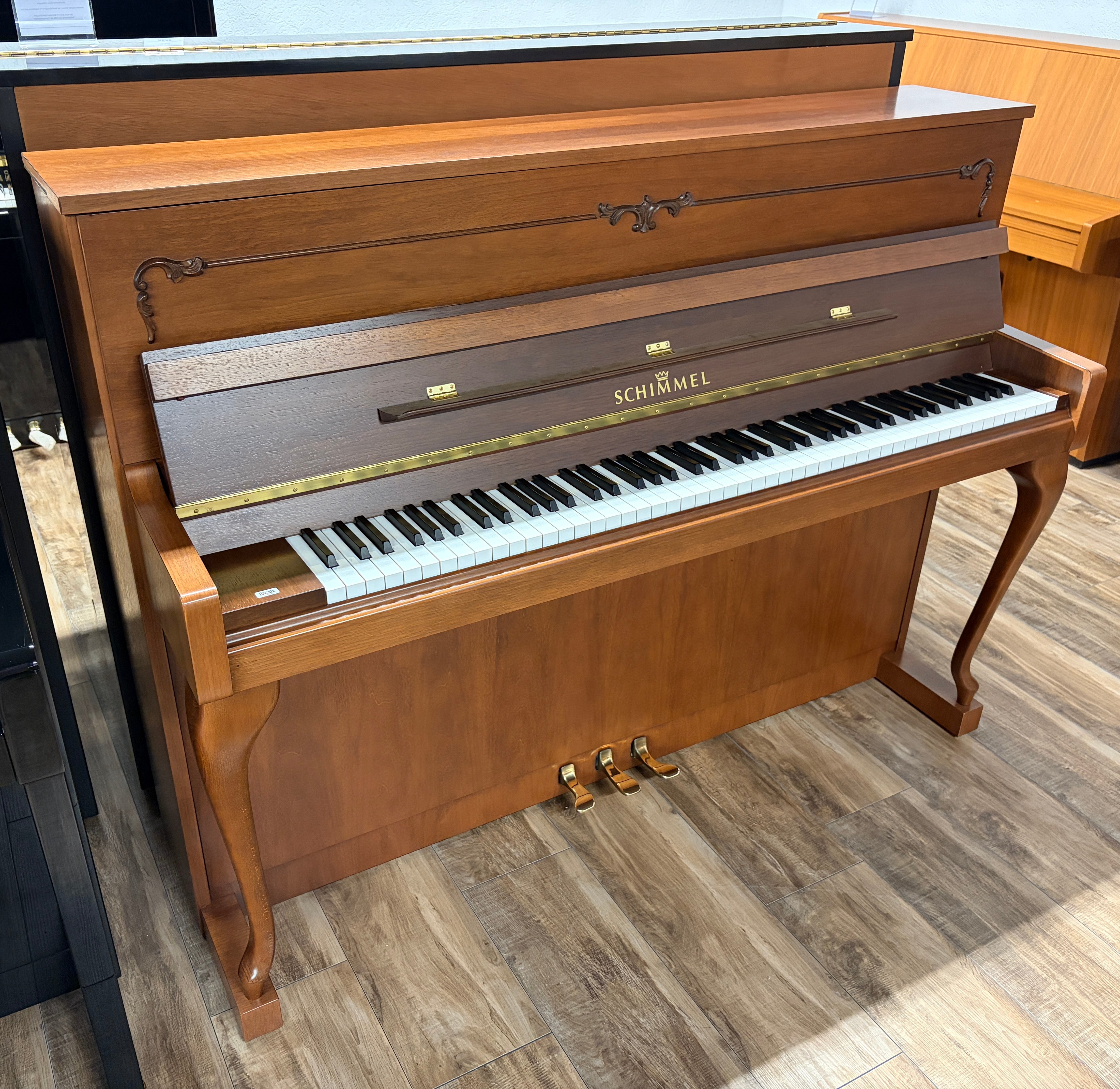 SCHIMMEL Nussbaum Akustik-Piano Occasion
