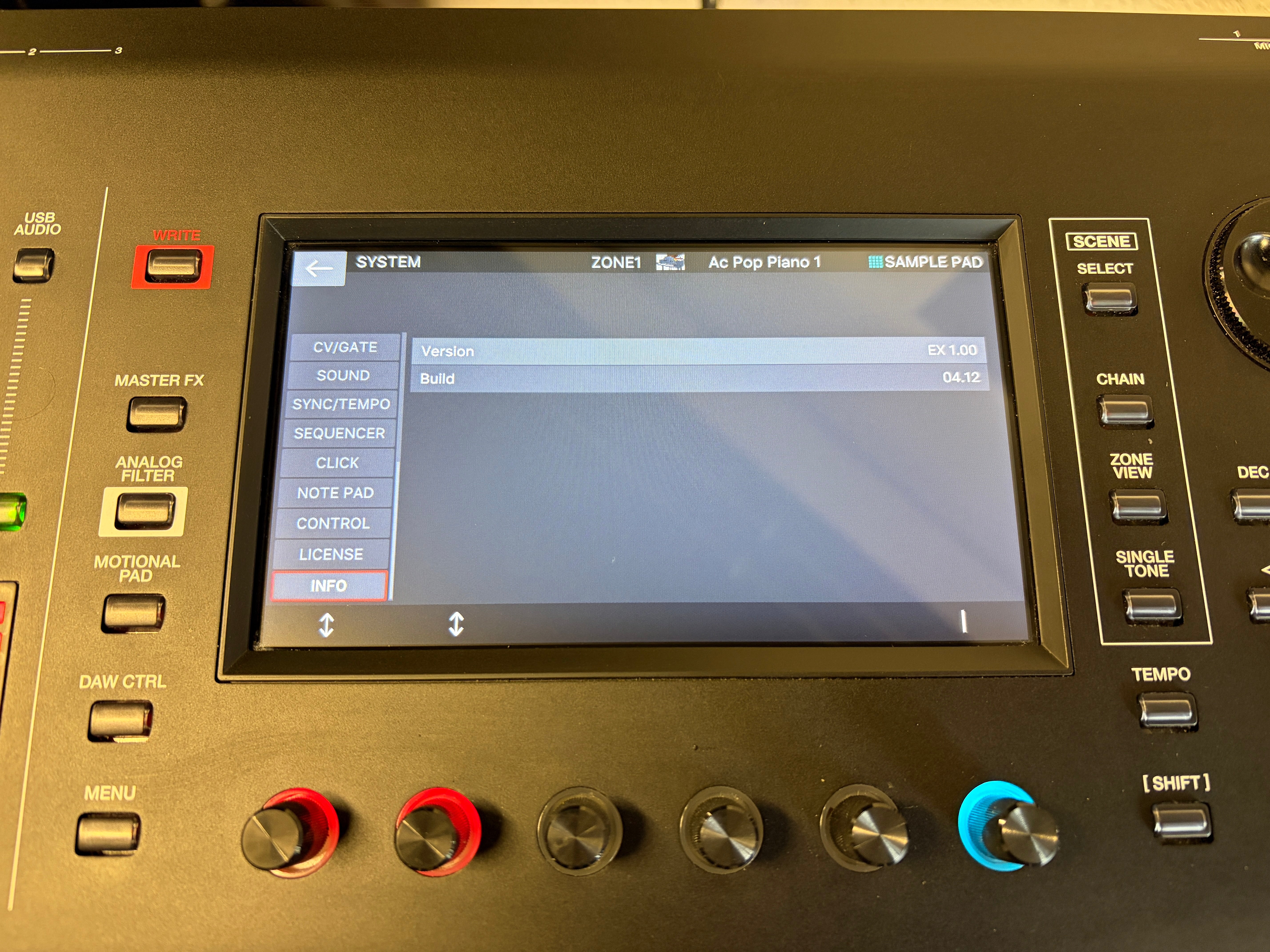 ROLAND FANTOM-7 mit EX-Erweiterung Synthesizer Workstation Occasion