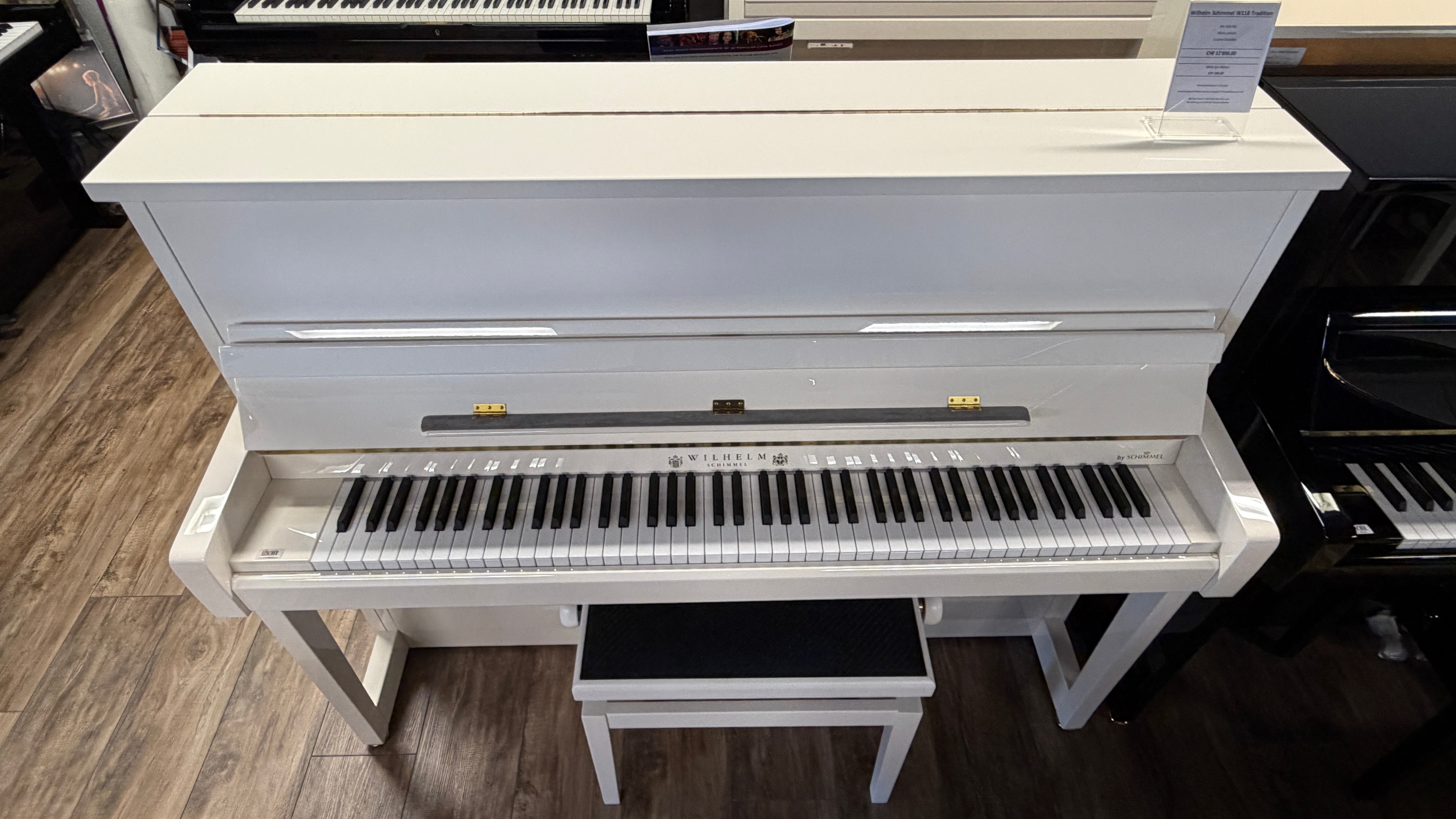 WILHELM SCHIMMEL W 118 Tradition Akustik-Piano Ausstellungsmodell