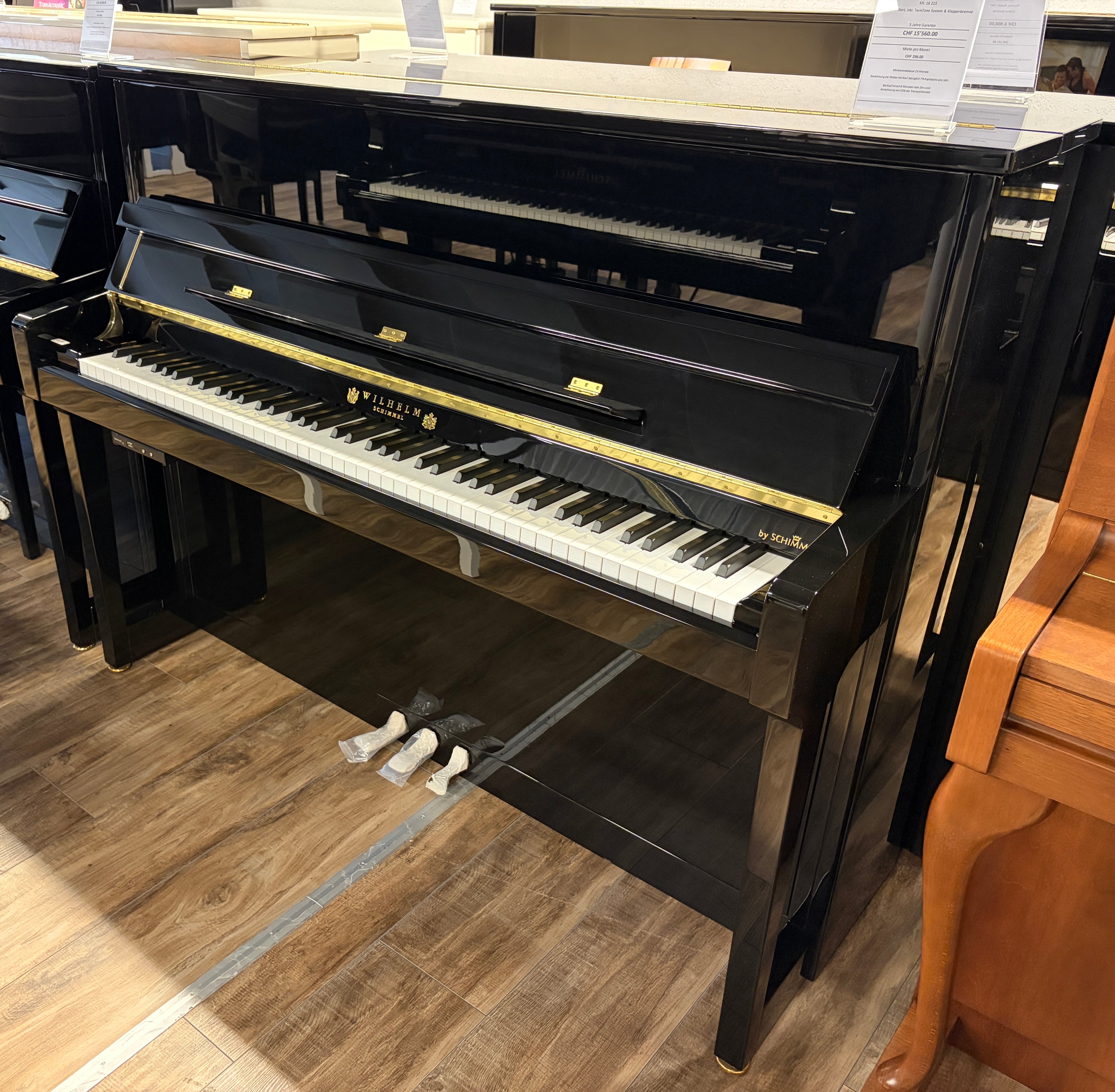 WILHELM SCHIMMEL W 118 Tradition TwinTone-Piano Ausstellungsmodell