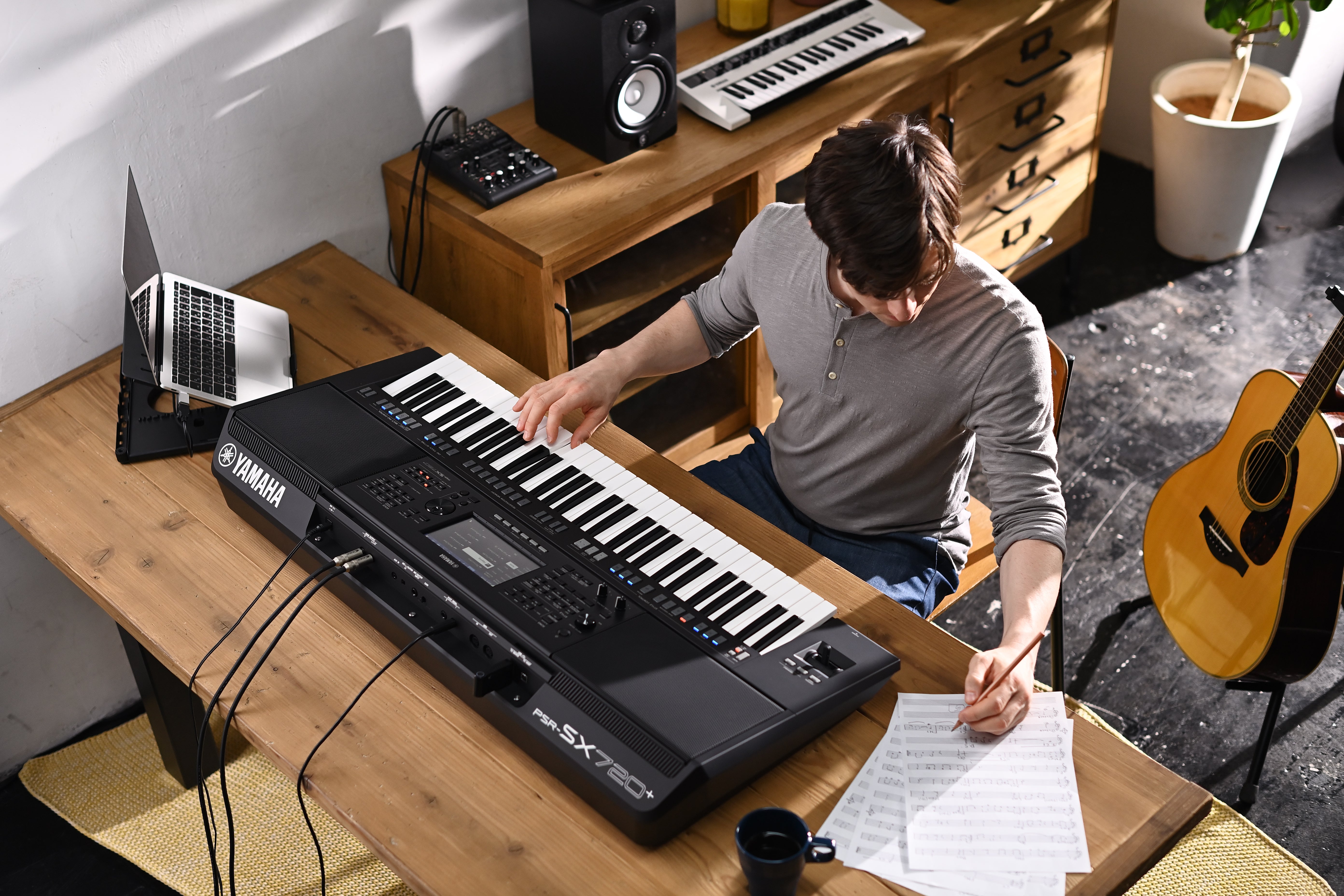 YAMAHA PSR-SX720+ (plus) Arranger Keyboard