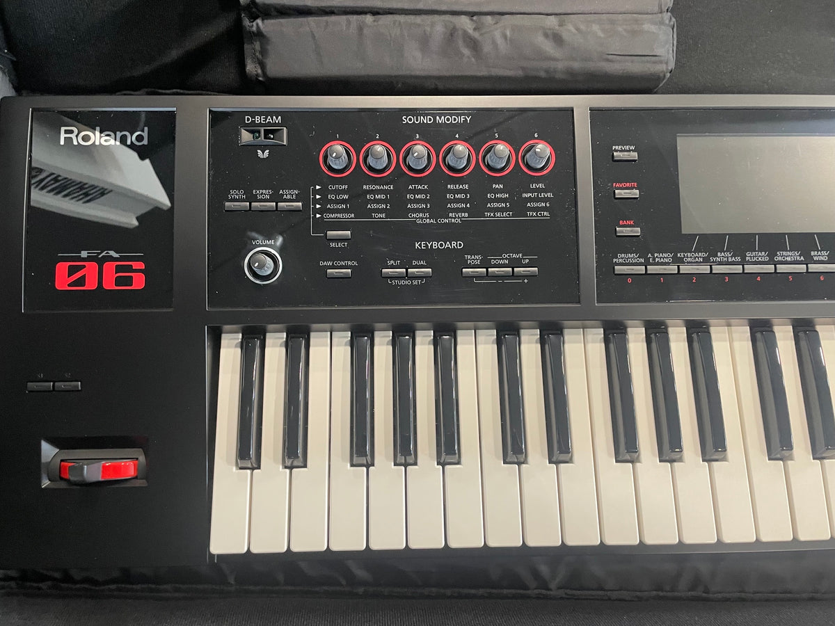 ROLAND FA-06 Synthesizer Occasion