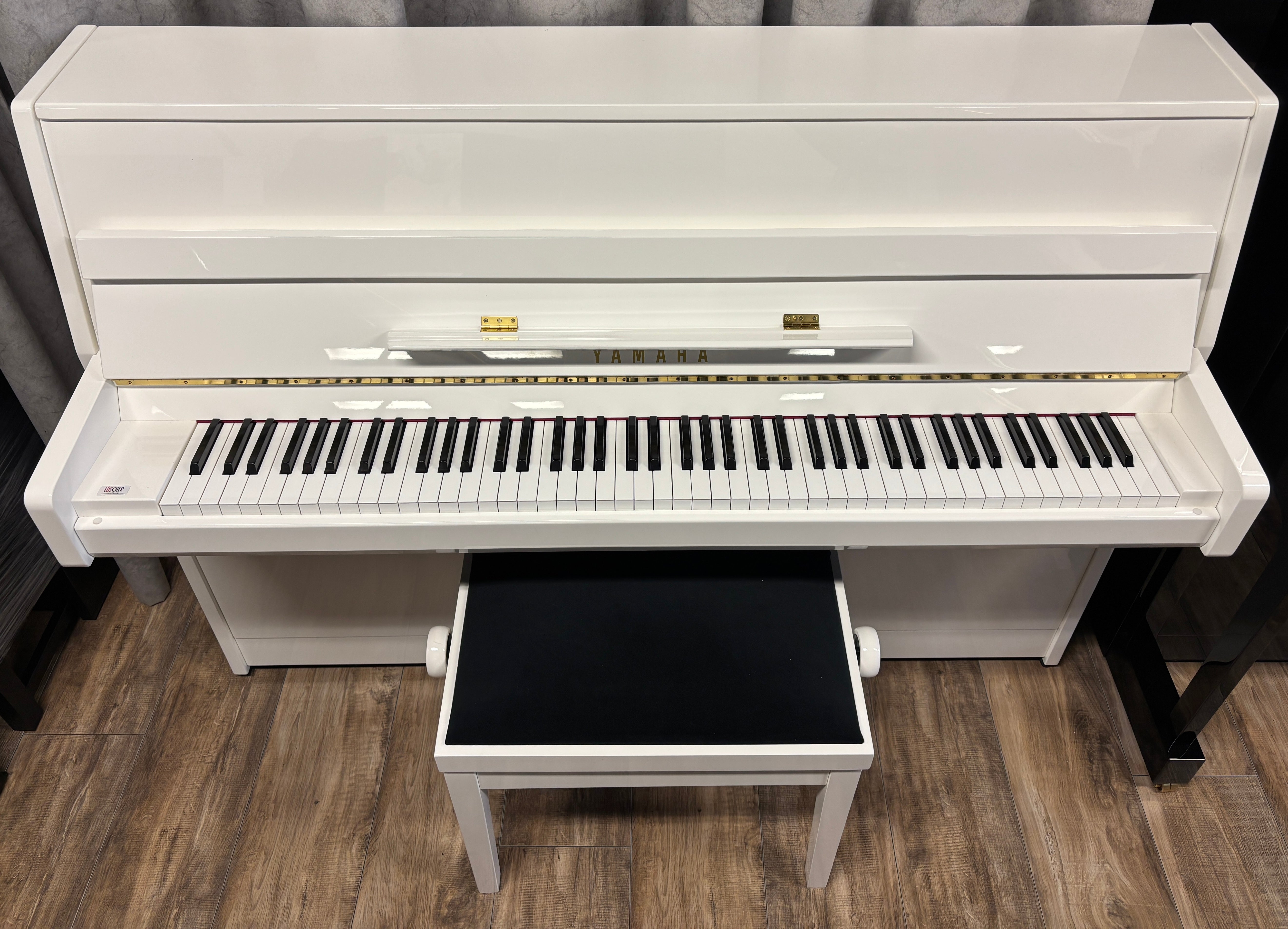 YAMAHA B1 PWH weiss poliert Akustik-Piano Occasion