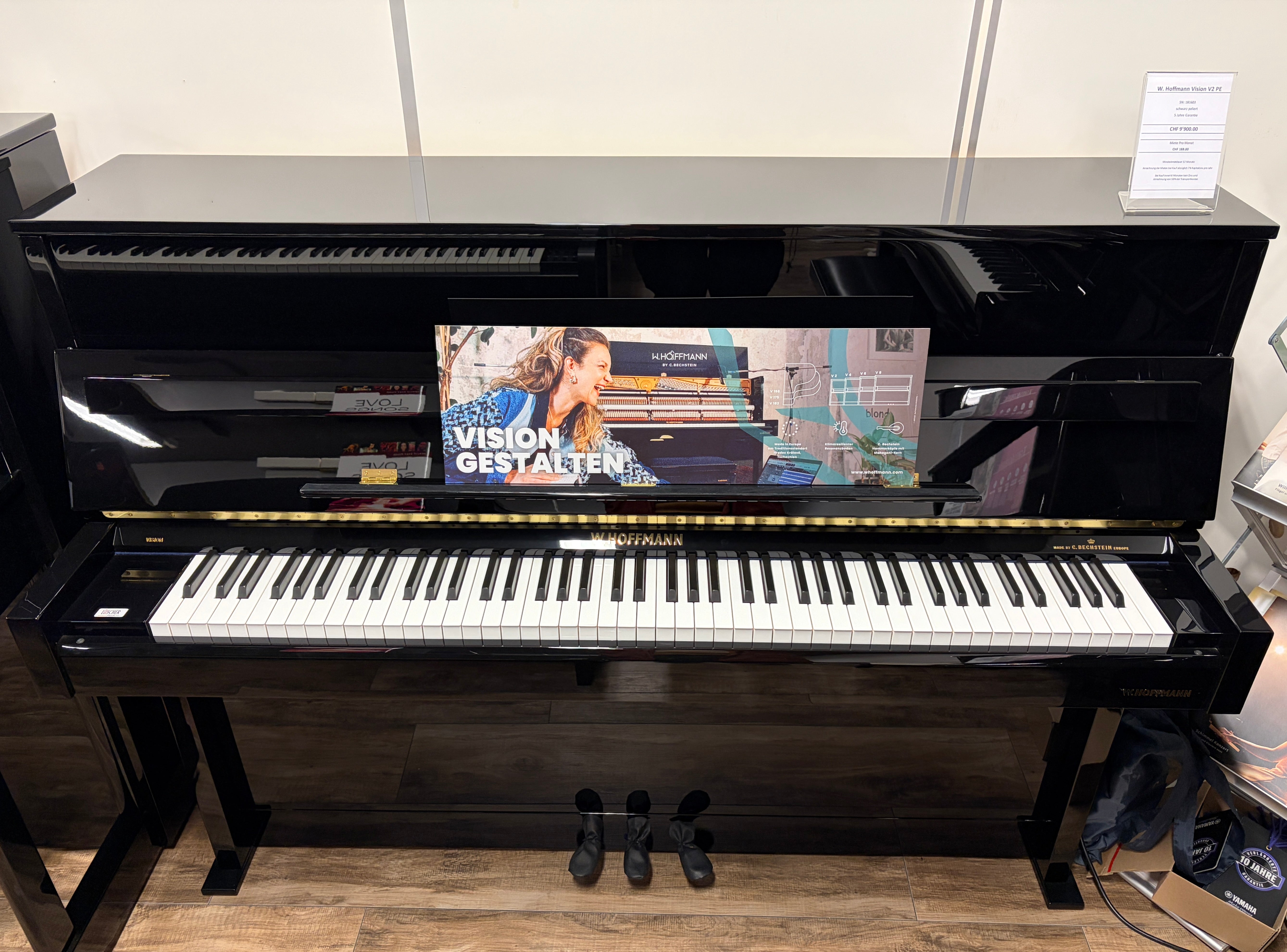 W.HOFFMANN Vision V2 PE Akustik-Piano schwarz poliert