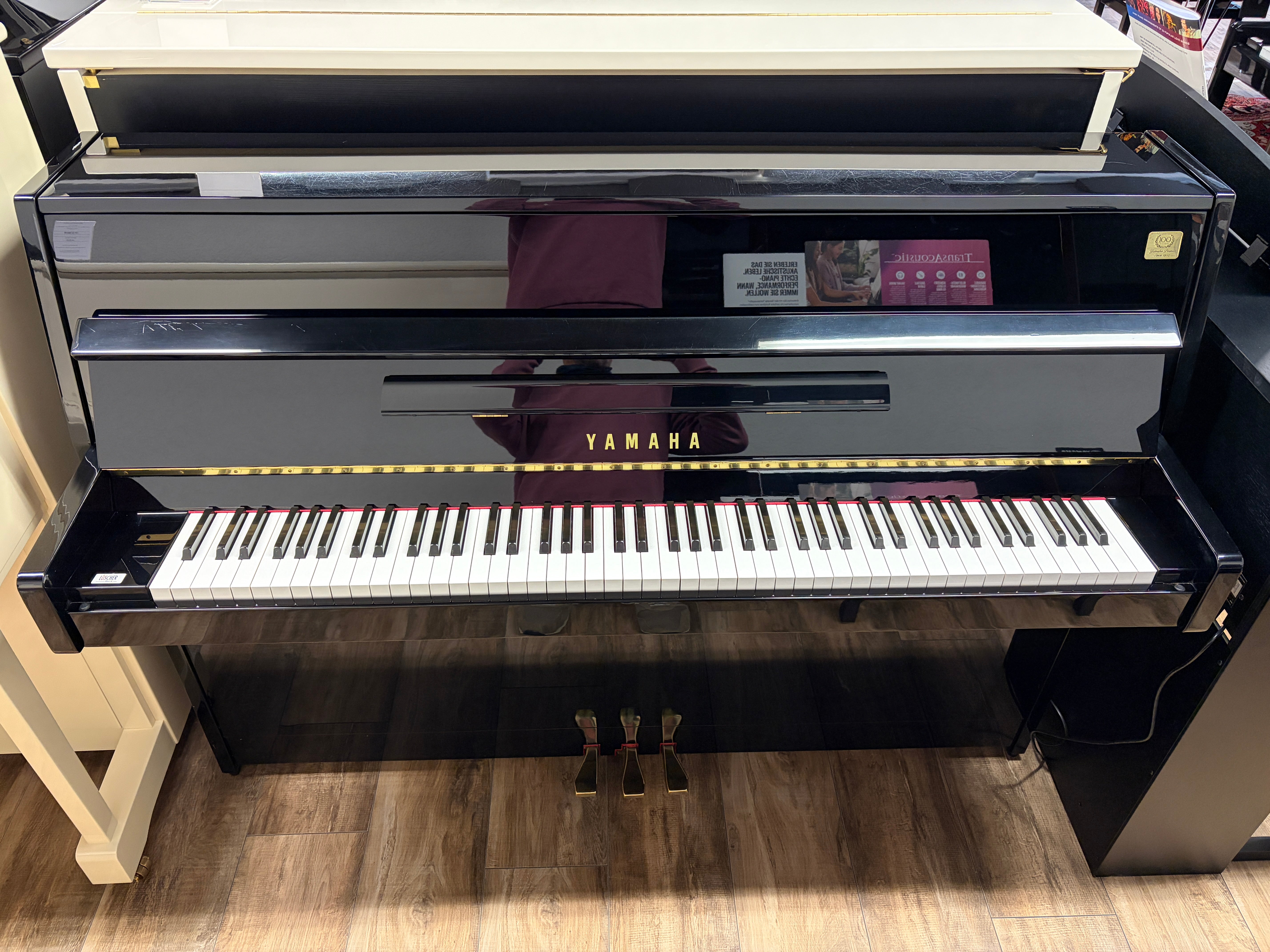 YAMAHA C-109 PE schwarz poliert Akustik-Piano Occasion