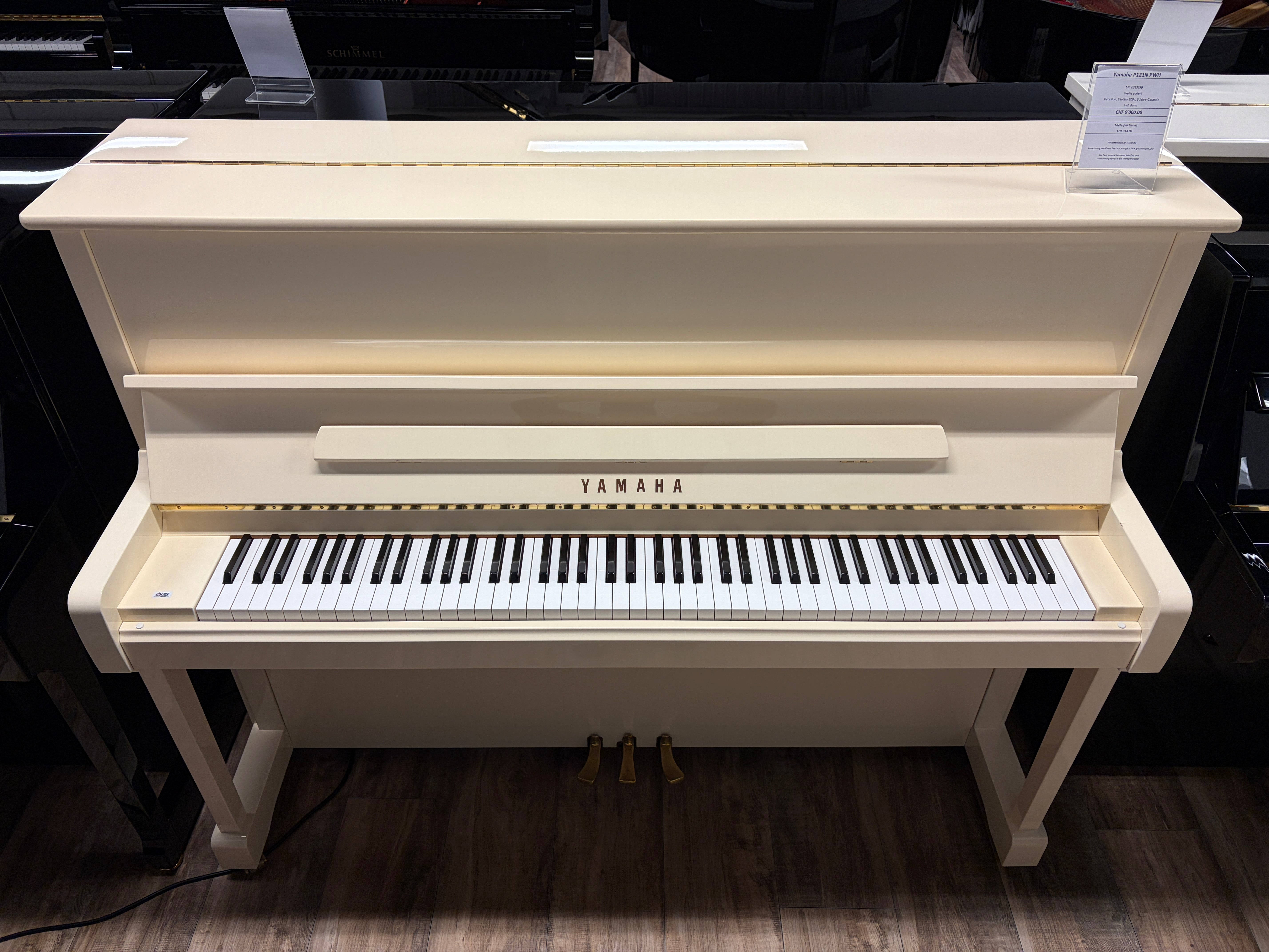 YAMAHA P121N PWH weiss poliert Akustik-Piano Occasion