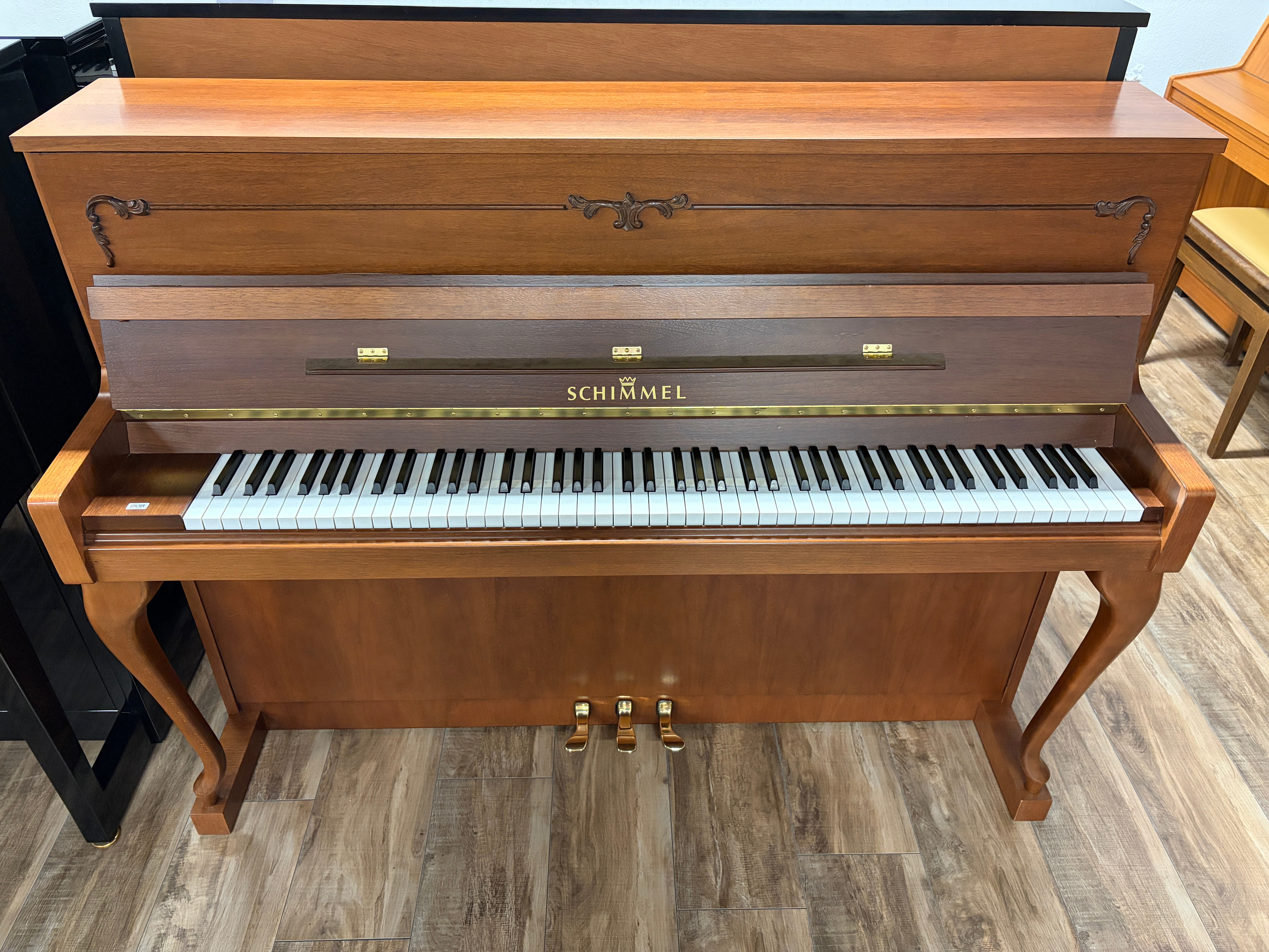 SCHIMMEL Nussbaum Akustik-Piano Occasion
