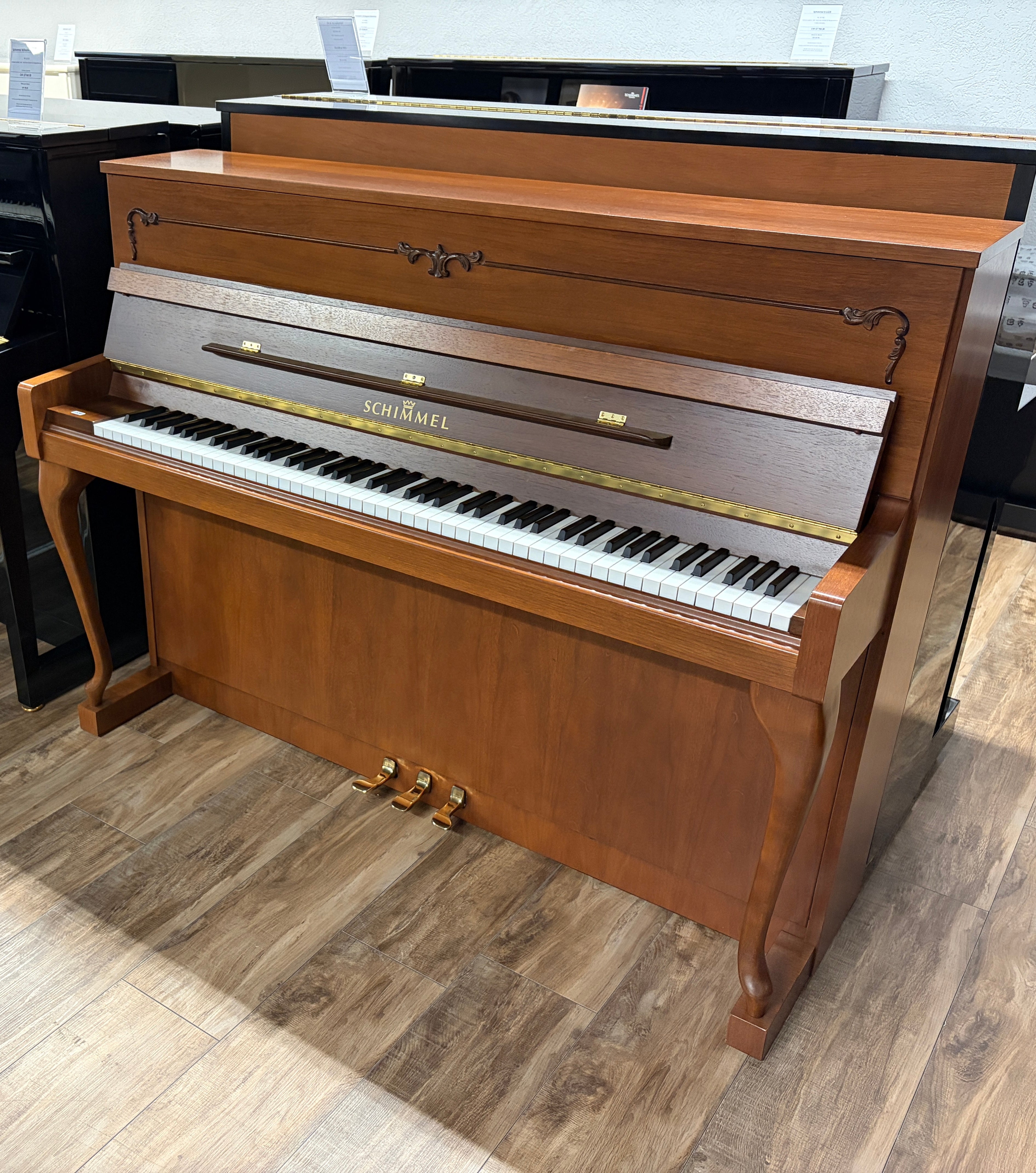 SCHIMMEL Nussbaum Akustik-Piano Occasion