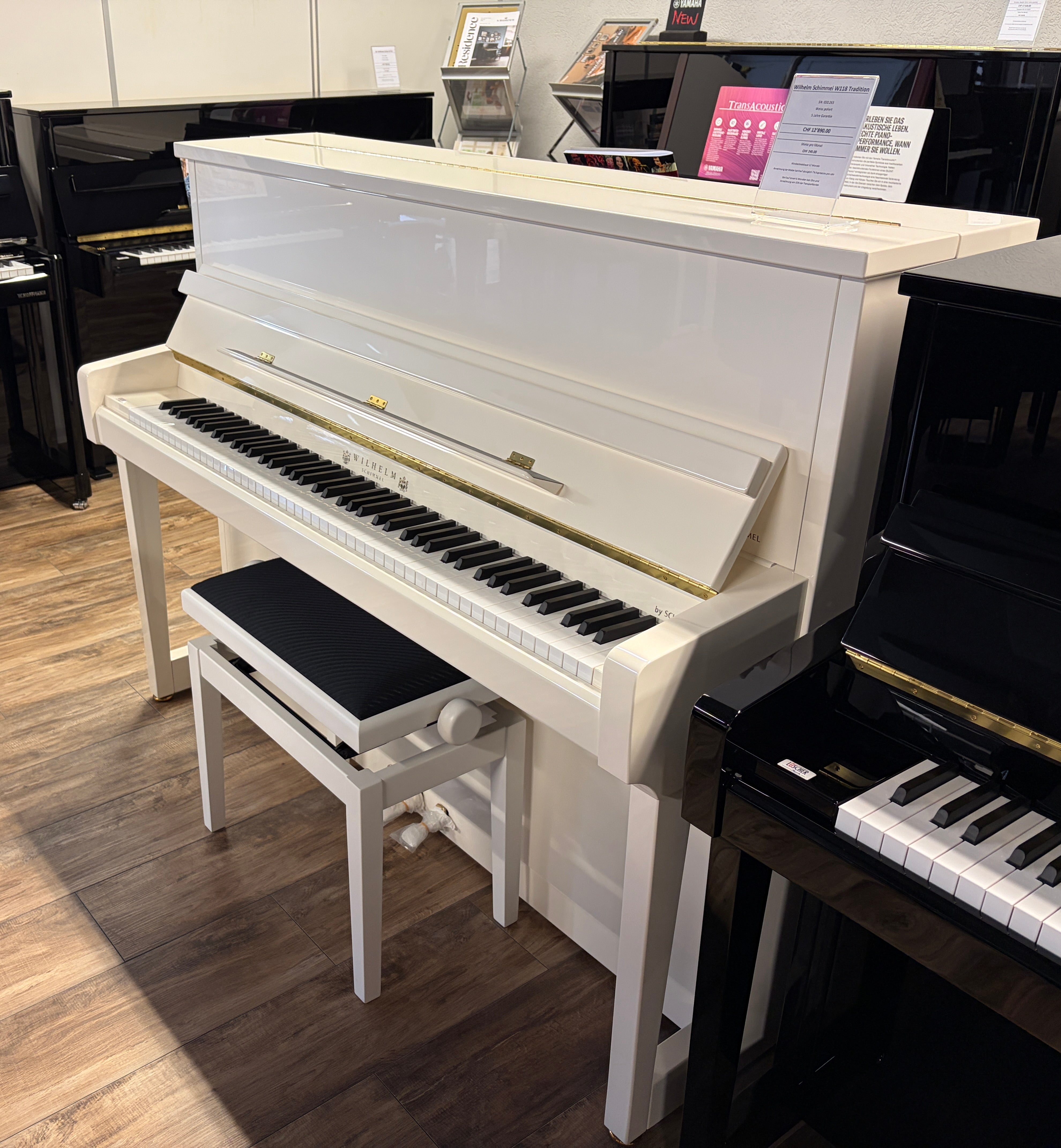 WILHELM SCHIMMEL W 118 Tradition Akustik-Piano Ausstellungsmodell