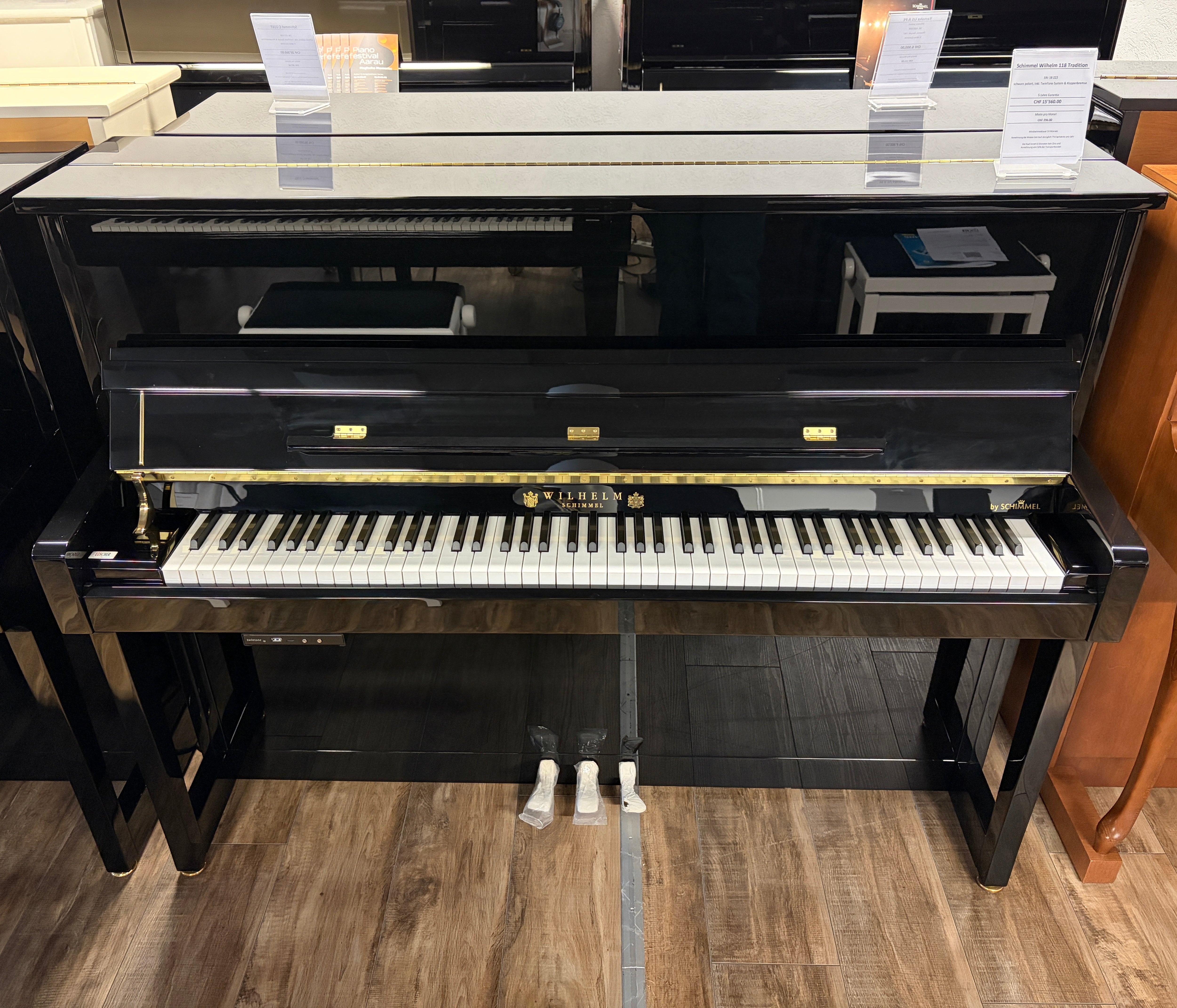 WILHELM SCHIMMEL W 118 Tradition TwinTone-Piano Ausstellungsmodell