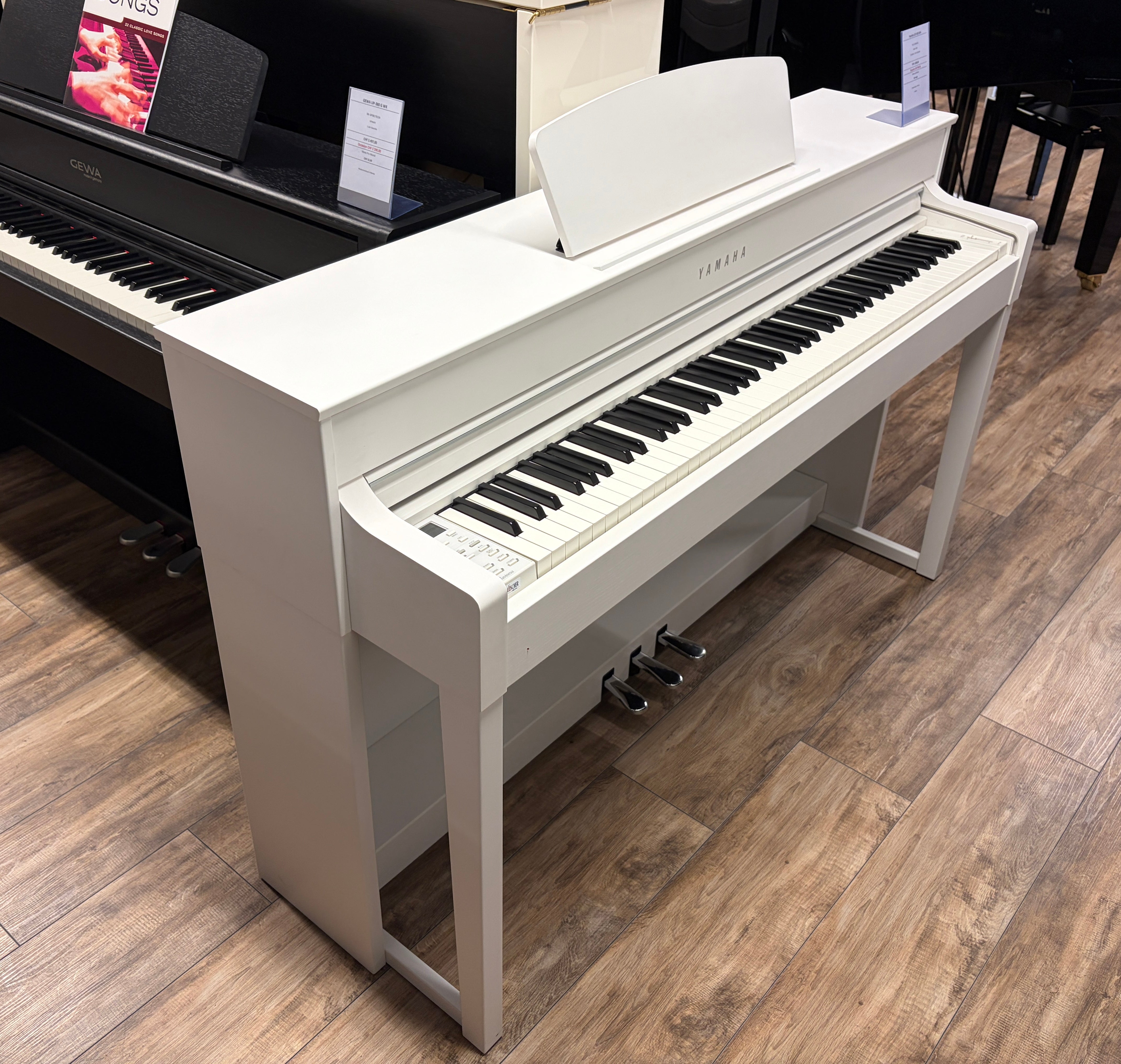 YAMAHA Clavinova CLP-535 WH Digitalpiano Occasion
