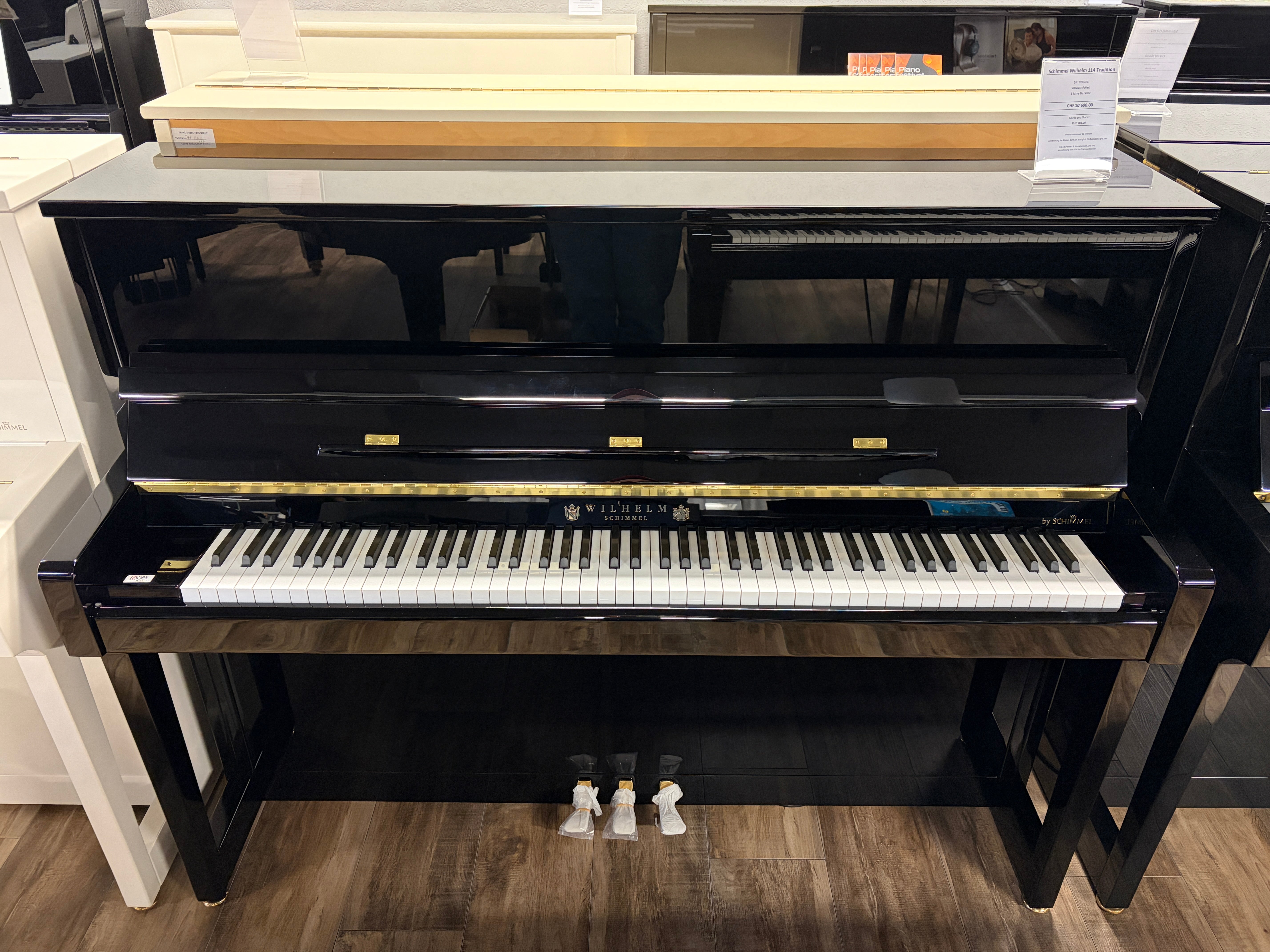WILHELM SCHIMMEL W 114 Tradition Akustik-Piano Ausstellungsmodell