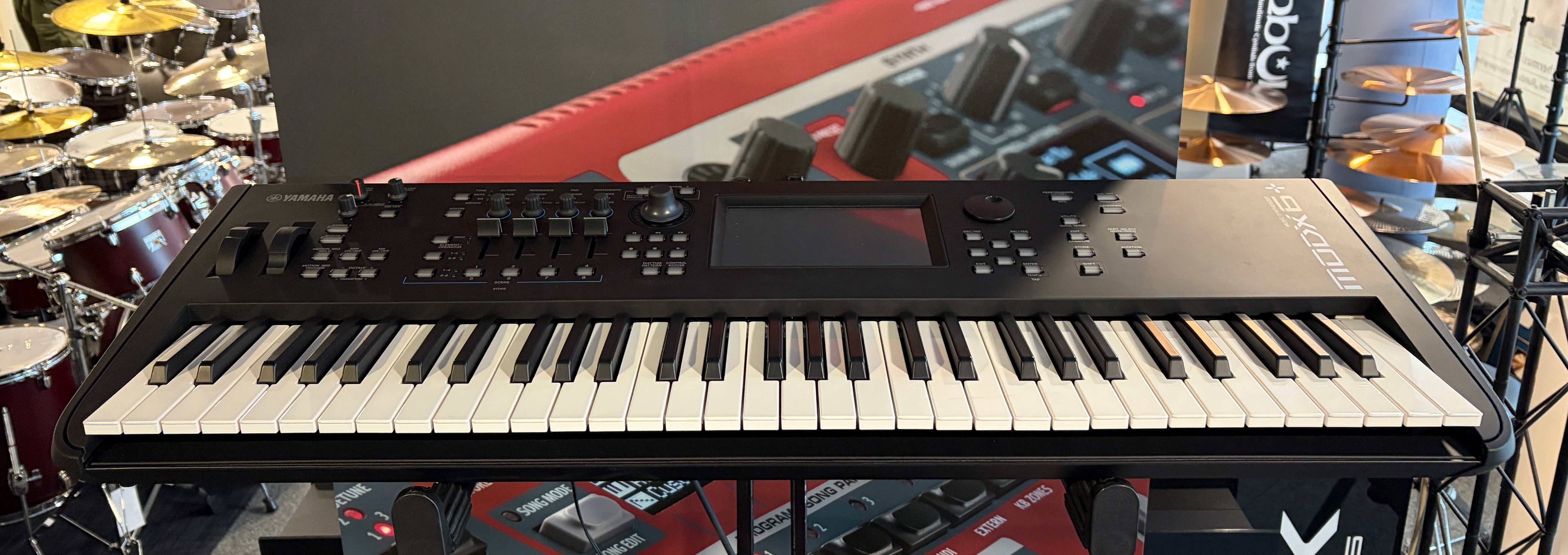 YAMAHA MODX 6+ Music Synthesizer Occasion