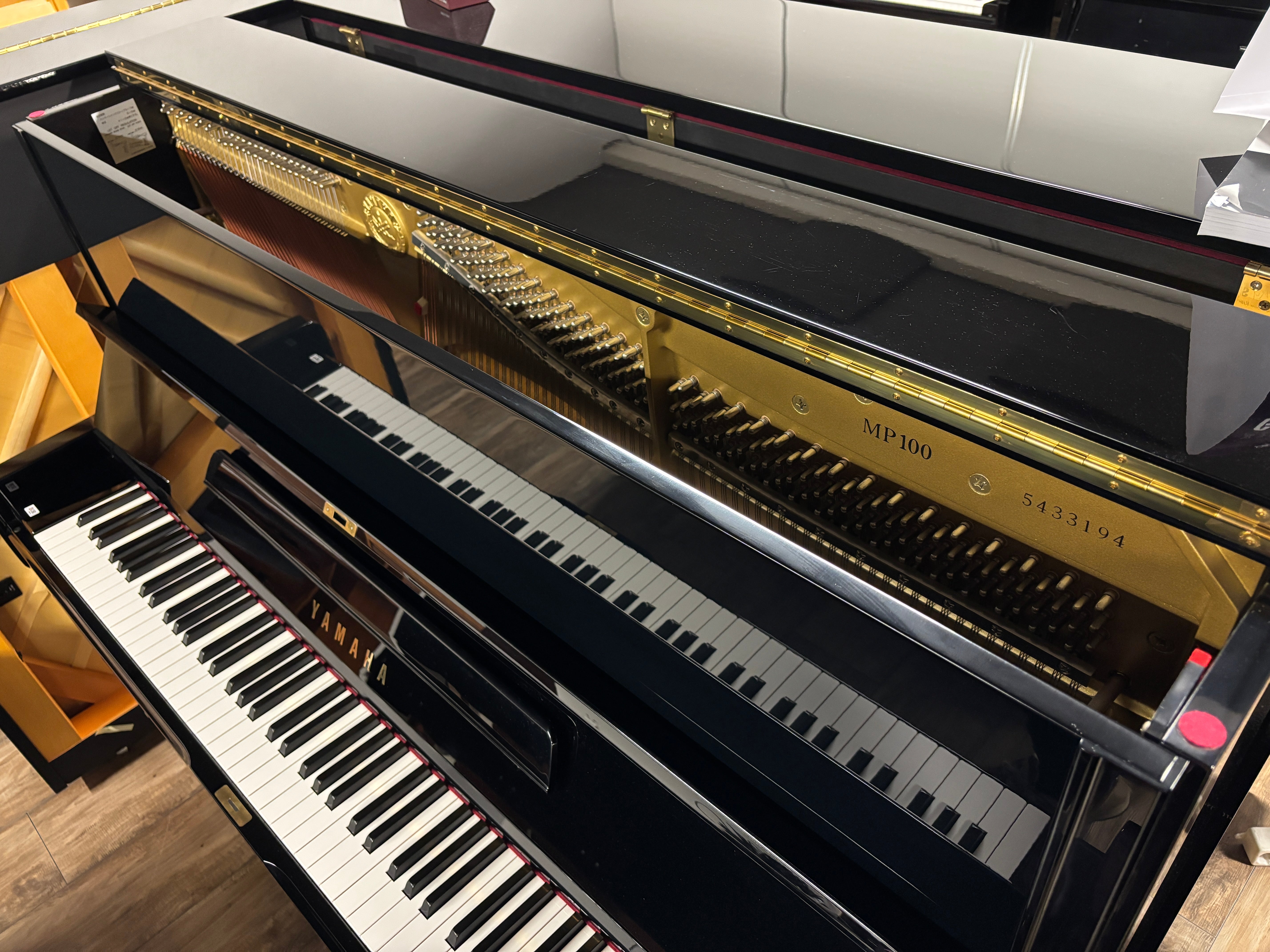 YAMAHA MP100 PE schwarz poliert Silent-Piano Occasion