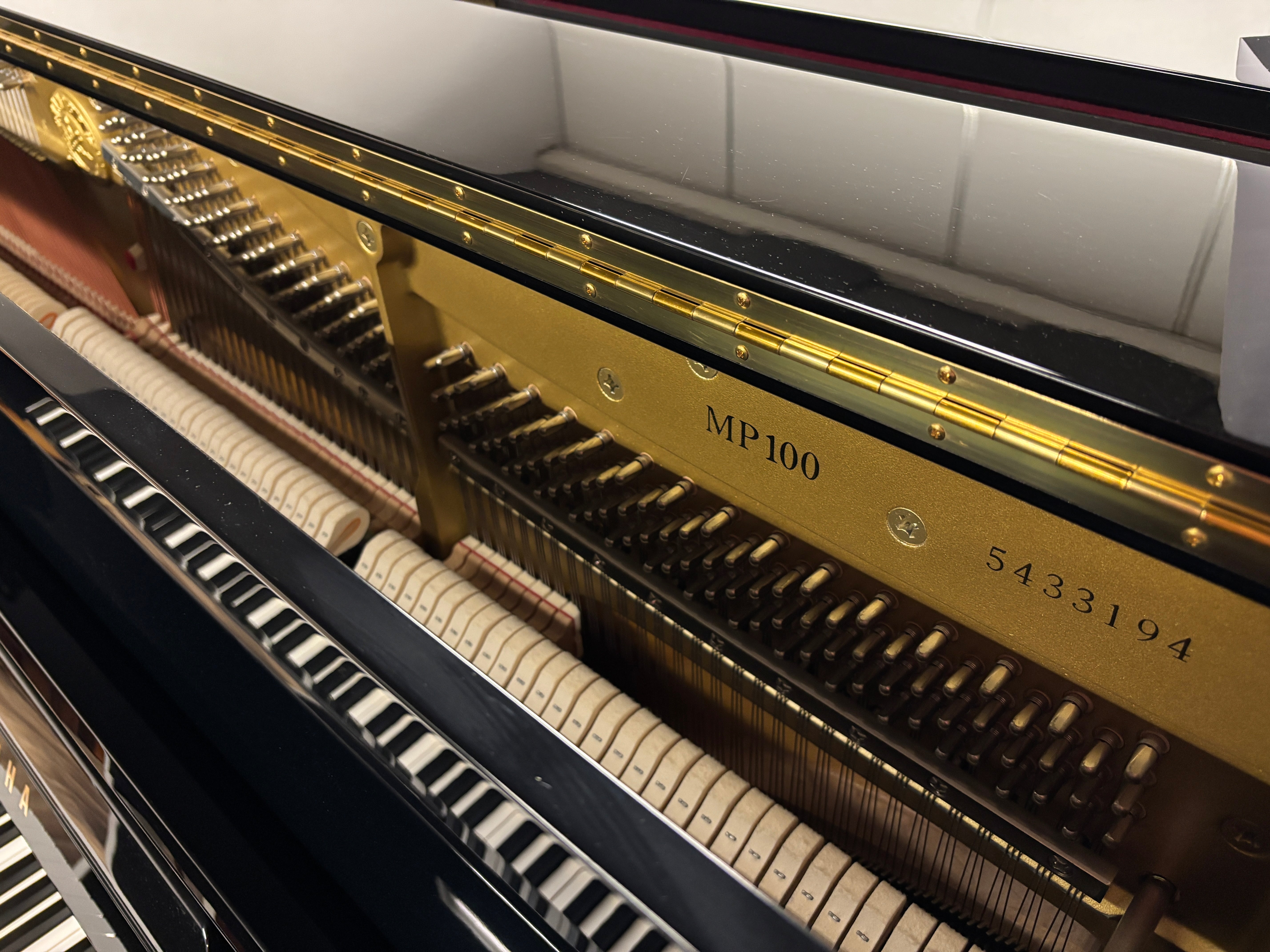 YAMAHA MP100 PE schwarz poliert Silent-Piano Occasion