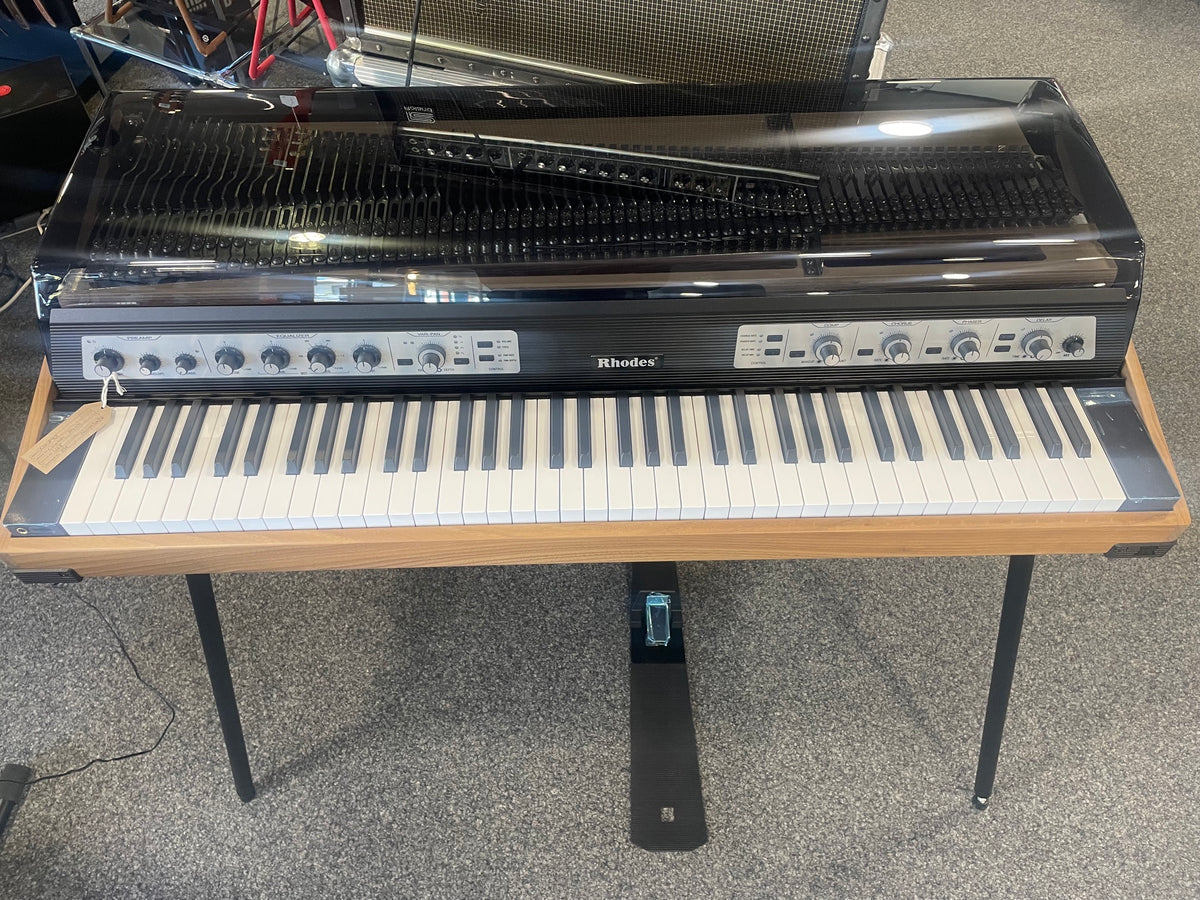RHODES MK8 SMOKED LID MIT FX PANEL SILVER MIDI CHASSIS AUS WALNUSSHOLZ SCHWARZE FRONTPLATTE
