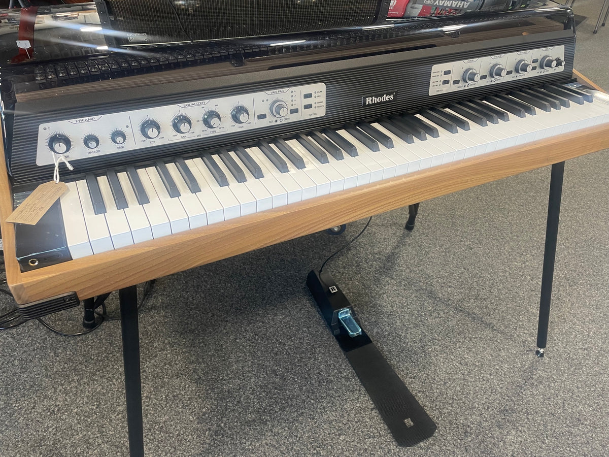 RHODES MK8 SMOKED LID MIT FX PANEL SILVER MIDI CHASSIS AUS WALNUSSHOLZ SCHWARZE FRONTPLATTE