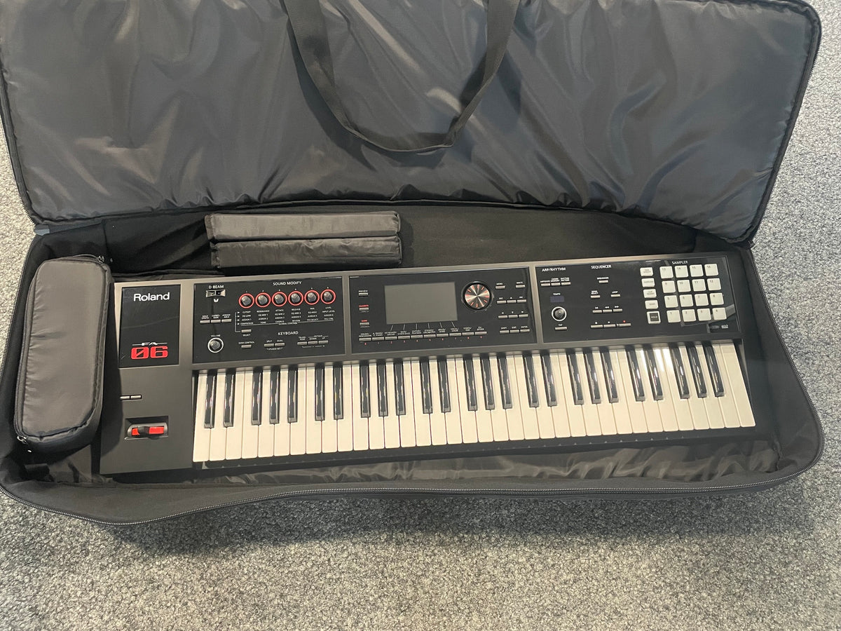 ROLAND FA-06 Synthesizer Occasion