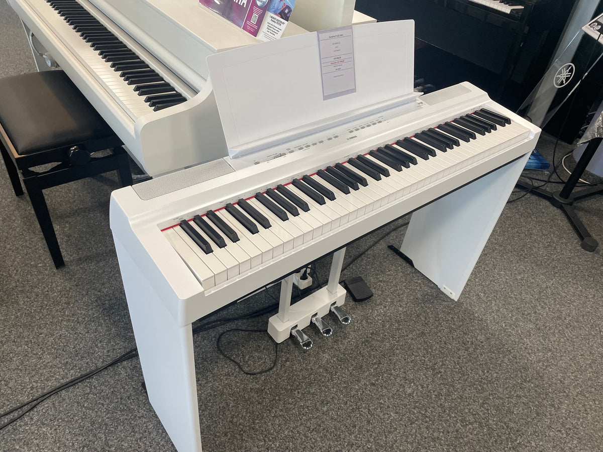YAMAHA P-121 Stagepiano SET 2 inkl. Ständer L-121 und Pedaleinheit LP-1 - Occasion