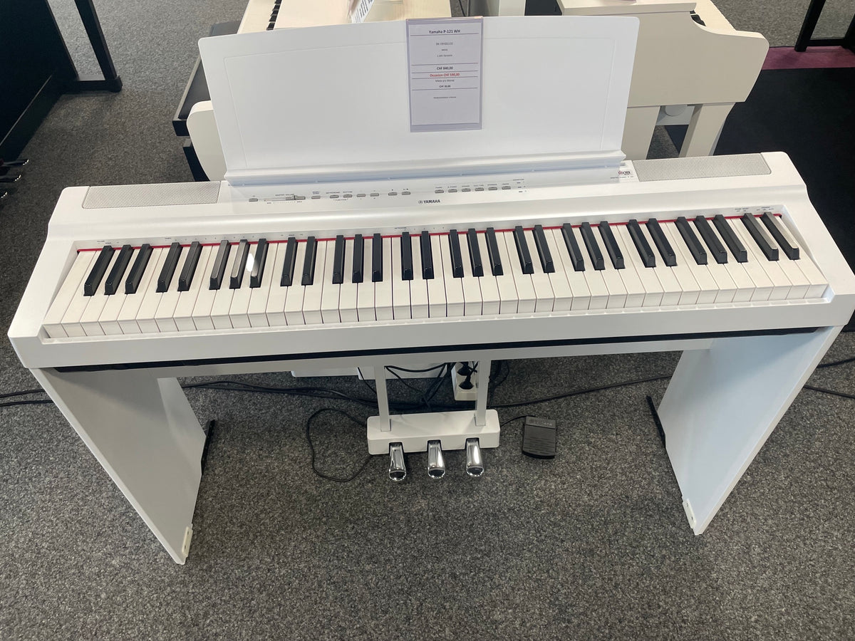 YAMAHA P-121 Stagepiano SET 2 inkl. Ständer L-121 und Pedaleinheit LP-1 - Occasion