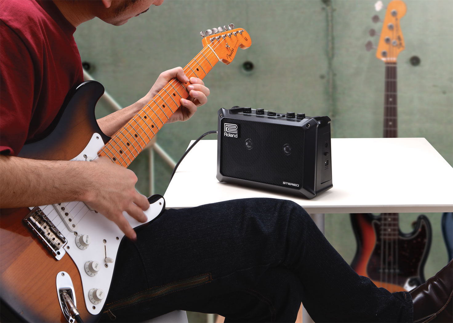 ROLAND MOBILE CUBE - Battery Powered Stereo Amplifier